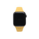 [商品名]WEARPLANET Slim Line マグネットリンクバンド for Apple Watch 41/40/38mm Chrome Yellow WP23202AWYL代引き不可商品です。代金引換以外のお支払方法をお選びくださいませ。スリムライン、モダンなデザインのApple Watchレザーバンド。簡単なマグネット留めでフィット感抜群!WEARPLANET(ウェアプラネット)の「Slim Line マグネットリンクバンド」は、埋め込まれたマグネットで着脱が簡単におこなえる、細身でモダンなデザインのApple Watch専用バンドです。● マグネットで簡単着脱バンド内部に埋め込まれたマグネットが簡単かつ強力にバンドを保持します。着脱がスムーズにおこなえ、装着時にはバンドが外れないようしっかりと留められます。※ マグネットで固定する特性上、手首周り180mm以上の場合はバンドがうまく取り付けられないことがあります。● 細身でモダンなデザインバックルを持たないスリム幅のシンプルなデザインが、手首をすっきりと上品に演出します。● 耐久性に優れた合成皮革バンドの表面にはマットな質感の合成皮革を使用しており、高級感のある仕上がりが楽しめます。裏地には、表面とは異なるよりやわらかな合成皮革素材を使用し、ストレスのない軽やかな着用感を実現しました。● Apple Watchへの取り付け/取り外しが簡単Apple Watchと接続するラグはスライド式で、取り外しボタンを押しながら横にスライドさせるだけで簡単に取り換えられます。● 厳選されたカラーバリエーション印象の異なる厳選された8つのカラーを用意しています。装着方法 Slim Line　マグネットリンクバンドは長短2つのバンドを組み合わせて使用します。身に着ける時は、短いバンドが内側に、長いバンドが外側にくるように装着してください。タイプ:Apple Watch用バンド対応デバイスApple Watch 41mm(Series7), 40mm(SE/6/5/4), 38mm(3/2/1)素材:合成皮革、マグネット本体サイズ:14×120×3mmパッケージサイズ:55×195×15mm本体重量:13gパッケージ込重量:32g原産国:中国免責事項:製品の仕様、デザインは改良などのため事前予告なしに変更する場合があります。※入荷状況により、発送日が遅れる場合がございます。電池6本おまけつき（商品とは関係ありません）