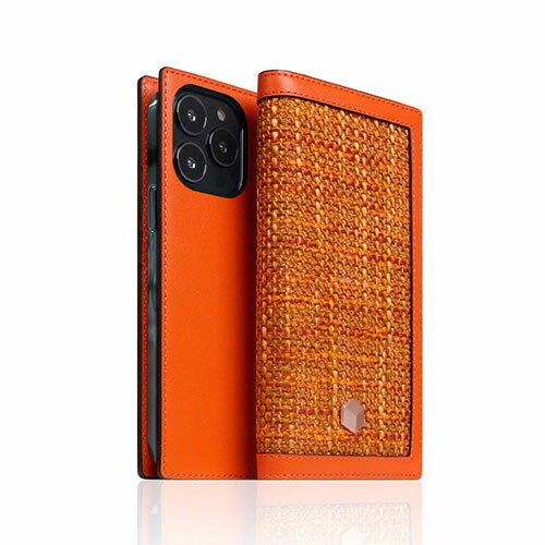 [商品名]SLG Design Edition Calf Skin Leather Diary for iPhone 14 Pro オレンジ 手帳型 SD24333i14POR代引き不可商品です。代金引換以外のお支払方法をお選びくださいませ。牛革とファブリックのコンビネーション/撥水加工のベルギー製ファブリックSLG Degin(エスエルジーデザイン)の「エディションカーフスキンレザーダイアリー」は、ベルギー製ファブリックと牛革のコンビネーションの美しい手帳型ケースです。ファッションアイテムとしてもお楽しみいただけます。●ファブリックとレザーのコンビネーション ベルギー製のファブリックと、カーフレザーを使用した、高級感のあふれるケースです。ファブリックには撥水加工がされており、汚れや毛羽立ちにも強いです。 ●こだわりのコバ処理コバ部分は、5つの繊細な工程を一つ一つ手作業で行っており、丈夫で美しい仕上がりとなっています。●高級感のあるフレーム柔軟なTPUフレームにクロムコーティングを施しており、美しい光沢が洗練されたデザインです。●豊富なカード収納ポケット付き。●素材:牛革、TPU、ベルギー製ファブリック●対応デバイス:iPhone14 Pro●原産国:韓国※製品の仕様、デザインは改良などのため事前予告なしに変更する場合があります。※入荷状況により、発送日が遅れる場合がございます。電池2本おまけつき（商品とは関係ありません）