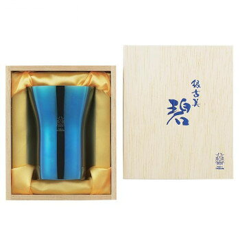 職人技で徹底的に磨き込み、細部にまでこだわって作り上げました。※自然発色に付、同じ色になりませんのでご了承の程お願い申し上げます。※本体は青一色です。画像の黒い部分は影の映り込みで柄ではございません。サイズ約φ75×105mm個装サイズ：15.0×12.5×8.5cm重量約103g個装重量：250g素材・材質本体:18-8ステンレス(銀メッキ古美仕上げ)仕様容量:300ml生産国日本(B)おまけつき（商品とは関係ありません）別送fk094igrjs