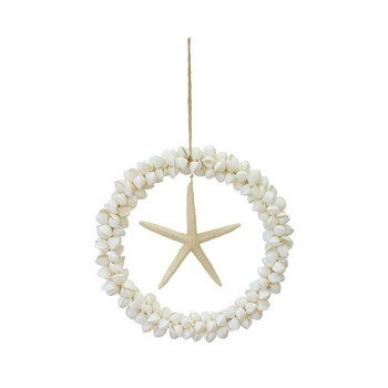 貝殻で作ったリースにヒトデを組み合わせました。※天然素材のため、独特のにおいがあります。匂いが気になる場合は、風通しのいいところに置いておくと多少、和らぎます。※ヒトデの形や大きさに多少の違いがございますので、あらかじめご了承下さい。サイズ...