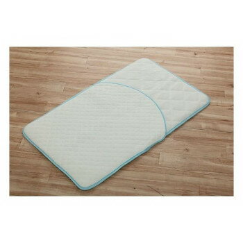 マットとケットが合体した便利なお昼寝マット。ケットがズレる心配が要りません。肌触りのよいタオル生地を使用しています。固綿入りのマットが底つき感を軽減。裏生地には滑り止めが付いているため滑りにくくなっています。コンパクトに畳めて持ち運びもラク...