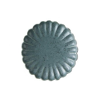 窯変による濃淡ムラや貫入が味わい深い花形の花皿。落ち着いた色使いは、和洋を問わず楽しめる万能なうつわです。サイズ直径17×高さ2.5cm個装サイズ：4.1×18.8×17.9cm重量285g個装重量：330g素材・材質陶器生産国日本fk094igrjs