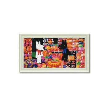 絵本を開いたようなワイドなサイズが登場しました。作品の世界観をより一層楽しんでいただけます。美術館の雰囲気が浸れる白を基調にした豪華なフレームです。サイズ外寸:W67.5×H37.5cm個装サイズ：4.0×69.1×39.0cm重量約1.3kg個装重量：1501g素材・材質樹脂フレーム仕様絵の表面:特殊ゲル加工生産国日本fk094igrjs
