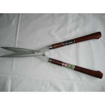 刈込刃とノコギリ刃の形状が一つになってパワー倍増！ギザ刃形状でしっかりとらえて、滑らずにカットすることが可能です。サイズ個装サイズ：5×15.5×54cm重量個装重量：740g生産国日本(A)おまけつき（商品とは関係ありません）別送fk094igrjs