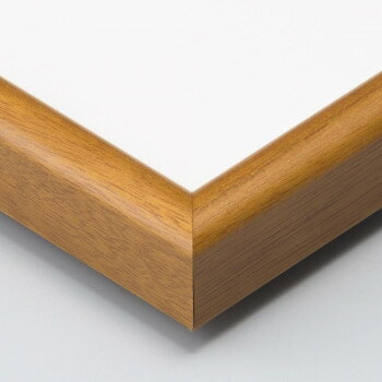 木製のシンプルな額縁です。サイズ三三サイズ個装サイズ：64.3×49.2×3.8cm重量個装重量：2380g素材・材質フレーム:木製表面材:アクリル仕様作品寸法:604 × 453mm付属品吊紐生産国日本fk094igrjs