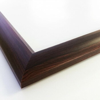 木製のシンプルな額縁です。サイズインチサイズ個装サイズ：32.2×27.1×3cm重量個装重量：810g素材・材質フレーム:木製表面材:アクリル仕様作品寸法:253×202mm付属品吊紐生産国日本(D)おまけつき（商品とは関係ありません）別...
