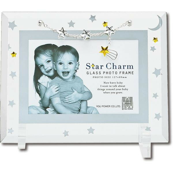 揺れる星のチャームと、フレーム表面に貼った黄色の星型ラインストーンがポイントのフォトフレームです..