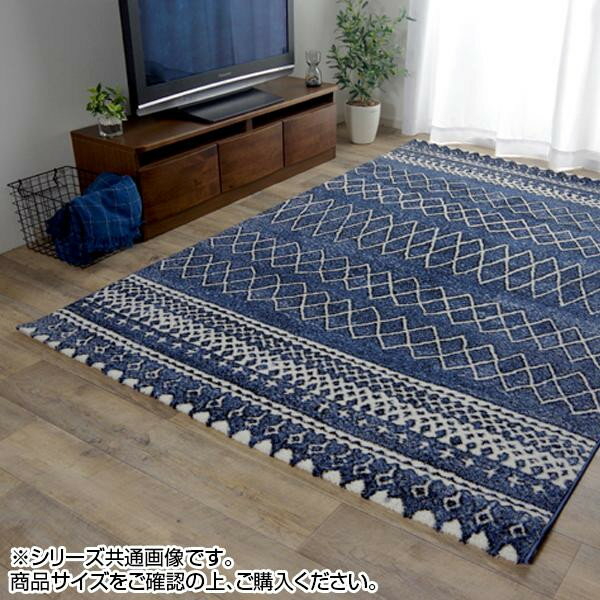 パイル部分にはポリプロピレン素材を使用しております。ポリプロピレンはヘタリにくく、耐久性に優れ、繊維の中でも軽い素材で、汚れが付着しにくく、遊び毛や毛玉が非常に出にくいという特徴があります。また、フリ…