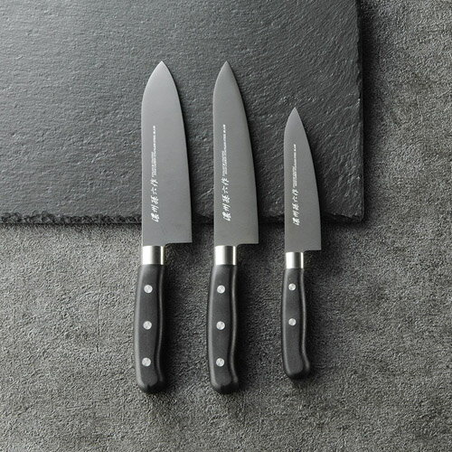チタンコーティング包丁3点セット チタンコーティングを施した包丁はサビにくく、金属臭や汚れが付きにくい衛生的な包丁です 材質:モリブデンステンレス刃物鋼(チタンコーティング)、柄:ポリプロピレン セット内容…