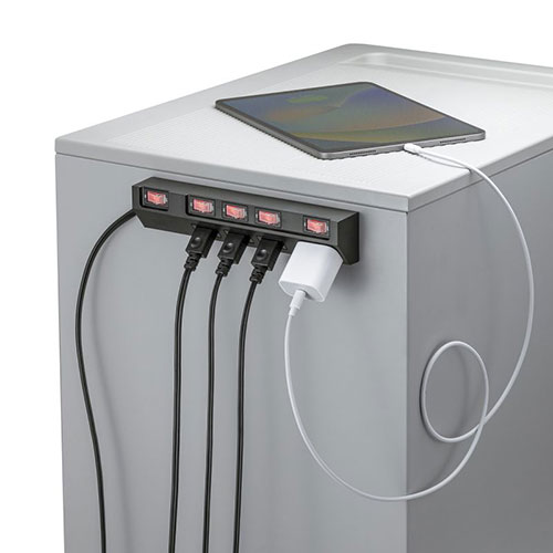 スマホ パソコン タブレット PC 周辺機器 差込口が斜めで差し込みやすく 個別スイッチが付いた節電対策に役立つタップ 2P・4個口・1m・ブラック 個別スイッチにより 機器ごとのON・OFFが可能な為 必要でない機器をこまめにOF