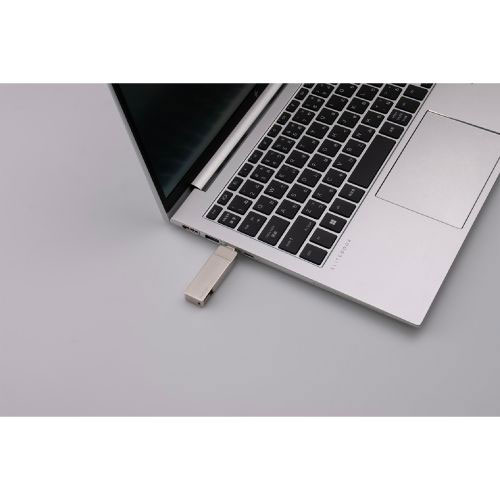 スマホ パソコン タブレット PC 周辺機器 外付けポータブルSSDUSB Type-C(TM)/USB-Aコネクター両対応のカバー回転式外付けSSDです USB Type-Cコネクターはゆとりある長めの設計で iPh