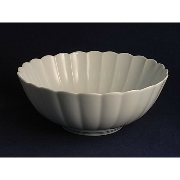 和食器 皿 シンプル を極めた精密な造形 食器 有田焼 白磁菊割 盛鉢