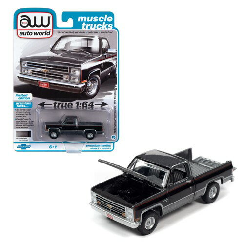 AUTO WORLD 1987 CHEVROLET SILVERADO R10 FLEETSIDE 1:64 Scale AUTO WORLDのミニカー。 ディスプレイやコレクションとしても楽しめるアイテムです。 お部屋やお店に飾るだけで周りとは一味違う個性が出ます。 プレゼントや自分用にもおすすめなアイテムです。 外箱サイズ 縦19cm　横14cm　幅3.5cm ※アメリカ輸入製品です。 新品未使用ですが多少パッケージにダメージ凹みがある場合がございます。 生産段階での製品誤差等ある場合がございます。 多少の傷や凹凸なども気になる方はご購入をお控えください。 【AUTO WORLD】【DIECAST MODEL】【CHEVROLET】【シボレー】【SILVERADO】【シルバラード】【USA】【ミニカー】【アメリカ雑貨】【アメリカ】【アメ車】