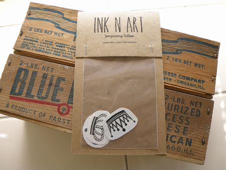 STAB BLUE ENTERPRISEのInknArt Tattoo Design Sticker Sticker タトゥーデザイン ステッカー クラウン シール アメリカ LA パーティー イベント 王冠 フラッシュタトゥー メタリックタトゥー シャイニータトゥー タトゥーシール 【クロネコゆうパケット】｜アングル2