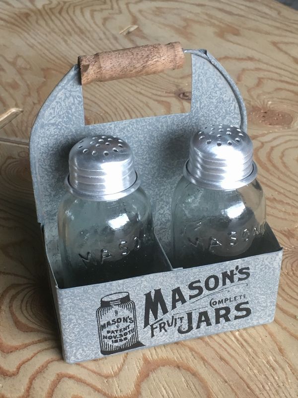 Mason's Jars Box Salt and Pepper Caddy with Wood Handle ソルト＆ペッパー シェイカー メイソンジャー アメリカ アメリカ雑貨 塩 胡椒 ケース 卓上 おしゃれ