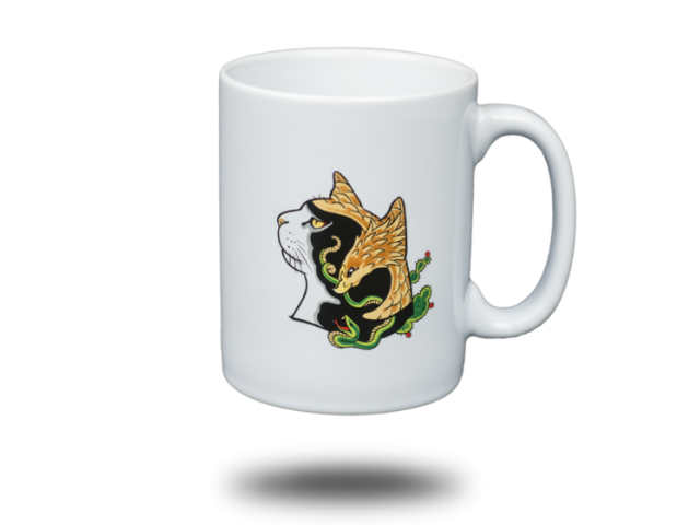 MONMON CATS Pepe Aguilar Eagle Cat Mug モンモンキャットのマグカップです。 個性的なタトゥー猫が魅力的なアイテムです。 食器としてももちろんインテリアとしてもおすすめです。 猫好きやタトゥーファンの方にもおすすめのアイテムです。 プレゼントとしても喜ばれるアイテムです。 材質：磁器 サイズ：高さ10.6cm　直径（外径）8.5cm ※アメリカ輸入品です。 【Monmon cats】【モンモンキャット】【刺青】【タトゥー】【食器】【猫】【マグカップ】【アメリカ】
