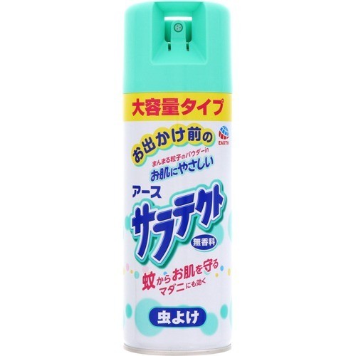 ◆商品説明 ・サラサラやさしいつけ心地&むせにくい虫よけスプレー(肌用)です。 ・まんまる粒子のピュアパウダーが虫よけ成分を包み込んでいるから、お肌サラサラやさしいつけ心地&効きめ長持ち。 ・舞い上がりが少ない3つ穴噴口なので、むせにくくつけたい所にムラなくスプレーできます。 ・皮ふアレルギーテスト済み(すべての方にアレルギーが起らないということではありません)。 ・大容量タイプの400ml。 ・医薬部外品。 ◆使用方法 ※使用前に缶をよく振ってください。 1.蚊、ブユ(ブヨ)、アブ、ノミ、イエダニ、マダニ、サシバエ、トコジラミ、ナンキンムシの忌避に使用する場合 腕・足など肌の露出部分には約15cmの距離からスプレーし、顔・首筋には手のひらにスプレーしてお肌にぬってください。 2.ヤマビルの忌避に使用する場合 腕・足などお肌の露出部分、履物や衣類には約15cmの距離からスプレーし、顔・首筋には手のひらにスプレーしてお肌にぬってください。 ◆使用上の注意 ●相談すること ・目に入ったり、飲んだり、なめたり、吸い込んだりすることがないようにし、塗布した手で目をこすらないこと。万一目に入った場合には、すぐに大量の水又はぬるま湯でよく洗い流すこと。また、具合が悪くなる等の症状が現れた場合には、直ちに、本品にエタノールとディートが含まれていることを医師に告げて診療を受けること。 ●その他の注意 ・定められた使用方法を守ること。 ・漫然とした使用を避け、蚊、ブユ(ブヨ)等が多い戸外での使用等、必要な場合にのみ使用すること。 ・目の周囲や粘膜、傷口にスプレーしないこと。 ・噴射気体を直接吸入しないこと。 ・同じ皮膚面に続けて3秒以上スプレーしないこと。 ・変色のおそれがあるので、腕時計等のプラスチック製品、ストッキング等のポリウレタン配合衣類にはかけないこと。色の濃い衣類は、白くなる場合があるので注意すること。 ・肌にかぶれなどの異常が生じた場合は、使用を中止すること。 ・ヤマビルの忌避を目的として使用する場合には、更に以下のことに注意すること。 ・ヤマビルの吸血を防ぐには、履物や衣類等で肌を露出しないようにすることが重要です。本品だけに頼り、安易に露出面を増やすことは避けること。 ・噴射した直後の履物や衣類に火気を近づけないこと。 【保管及び取扱い上の注意】 ・直射日光(車の中等)や火気を避け、子供の手の届かない涼しい所に保管すること。 ・缶のさびを防ぐために、水回りや湿気の多い場所には置かないこと。 ◆成分 【有効成分】1缶(400ml)中ディート8g(原液換算：10%) 【その他の成分】BG、無水ケイ酸、グリセリン、脂肪酸エステル、無水エタノール、LPG ◆火気と高温に注意 高圧ガスを使用した可燃性の製品であり、危険なため、下記の注意を守ること。 1.炎や火気の近くで使用しないこと。 2.火気を使用している室内で大量に使用しないこと。 3.高温にすると破裂の危険があるため、直射日光の当たる所やストーブ・ファンヒーターの近くなど温度が40度以上となる所に置かないこと。 4.火の中に入れないこと。 5.使いきって捨てること。 高圧ガス：LPガス ◆効能効果 蚊、ブユ(ブヨ)、アブ、ノミ、イエダニ、マダニ、サシバエ、トコジラミ(ナンキンムシ)、ヤマビルの忌避