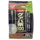 ◆商品説明 ・グァバ茶を100％使用し、二度焙煎によりまろやかな味と香りが優います。 ・60包入りで20包ずつに小分けしております。 ◆利用方法 ・煮出す場合 約500mL〜1Lの沸騰したお湯に1〜2包を入れ、とろ火で2〜3分ほど煮出して1日数回に分けてご飲用下さい。煮出した後、ティーパックをそのまま入れておきますと苦味が出ますので、取り出してください。冷やしても美味しくご飲用いただけます。 ・急須の場合 急須に1包を入れて熱湯を注ぎ、2〜3分間蒸らして、お好みの色、香りにしてご飲用下さい。1包で数回ご飲用頂けます。 ◆原材料 グァバ茶100％ ◆注意事項 ・表示事項をお読みの上、ご飲用下さい。 ・天然物を原料として使用しておりますので、風味や香りなど商品によって違いがあることがありますが、品質に変わりありません。 ・煮出した時にグァバの精油成分が浮上し、油が浮いた様に見える場合がありますが、品質には問題ありません。 ・アレルギー体質等まれに体質に合わない方もいますので、ご飲用後体調のすぐれない時は、中止して下さい。 ・開封前は温度、湿度、光によって変化しやすいので、涼しい所で保管して下さい。 ・吸湿性が高いため、開封後は袋をしっかり締め、涼しい所で保管し、出来るだけ早くご飲用下さい。 ・小さなお子様の手の届かない所に保管して下さい。 ◆原産国 中国