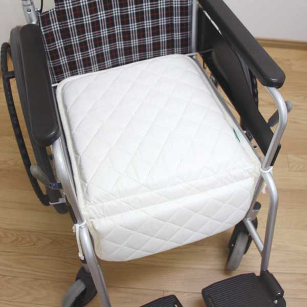 消臭達人 車椅子用クッション アイボリー 1個 ＊トクナガ