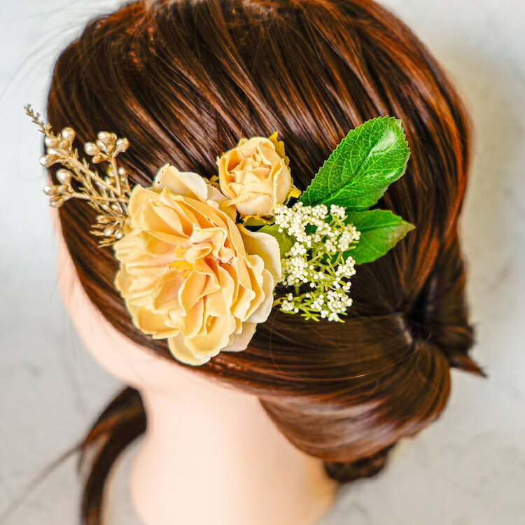 ローズの髪飾り　ライトクリーム×グリーン髪飾り　ヘアアクセサリー　フラワーアクセサリー　ヘアアレンジ　成人式　成人式ヘア　卒業式　結婚式　パーティー　ローズ　ライトクリーム　ホワイト　グリーン　ゴールド　アーティフィシャルフラワー　造花のサムネイル