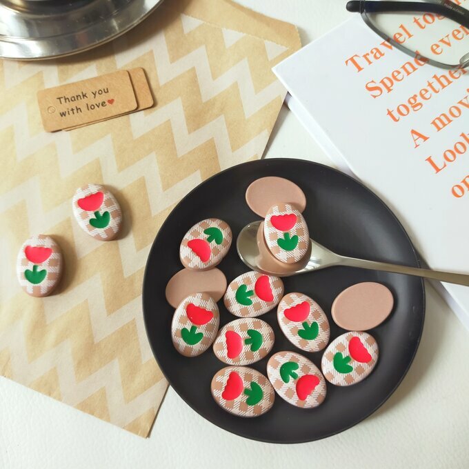 ＼今だけ クーポン ！11/20~11/27 限定 ／ 4個// フラワーカボション チェック カボション 貼り付けパ..