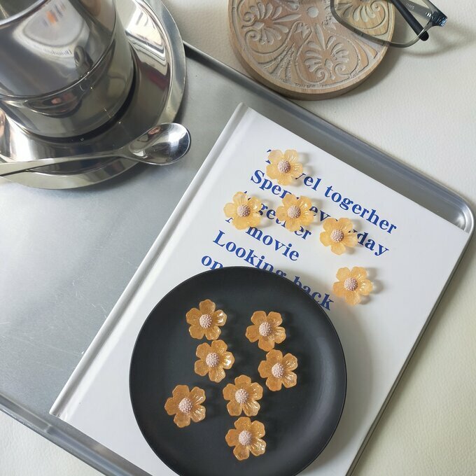 ＼今だけ クーポン ！12/4~12/11 限定 ／ 4個// フラワーパーツ 花 フラワー オレンジ カボション 貼り..