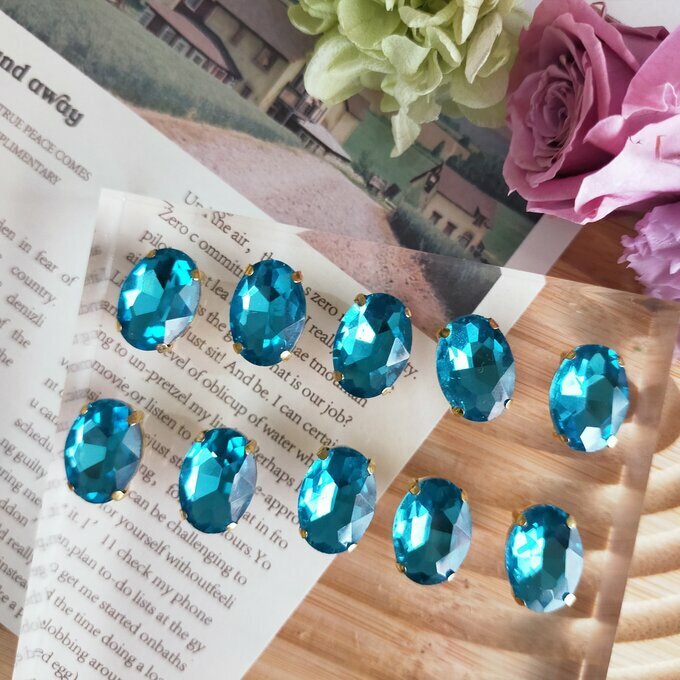 商品情報SIZE15mm*10mm5個// ビジュー アクリルビジュー オーバル アクリルストーン 樹脂 アクリルパーツ アクセサリーパーツ パーツ ハンドメイドピアス ビーズ 台座付 貼り付けパーツ 手芸 問屋　BI1L アクリルパーツ アクセサリーパーツ パーツ ハンドメイドパーツ 材料 ＜＜商品説明＞四方に通し穴ございます▲個体により台座にシミがございます、画像でご確認くださいませ▲輸送時の擦れによる小傷が生じますので、ご理解の上お求めくださいませ＜＜INFO＞＞弊社取り扱い商品の9割以上がインポート製品につき、色ムラ、バリ、欠け等ある場合もございます。梱包時には検品を行っておりますが見落としがある場合もございます、不良品に関しましてはご到着後、5日以内に不良個所がわかるようにお写真にてご連絡をお願いいたしますいかなる場合も5日を超えました不良品のお問合せに関しましては御受け致しかねますなお、インポート製品の為、小傷、バリ、色むら等に関しましては返品交換を承れませんので、神経質な方、完璧をお求めのお客様のご購入はご遠慮くださいませ撮影に関しまして、モニター環境などで若干色味が違って見える場合もございますが出来るだけ実物に近い形で、自然光にて撮影しております。ご使用の端末により写真の色と実物の色が多少違う場合もございますが交換対象にはなりません 2