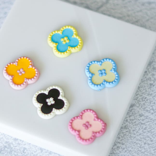 ＼今だけ クーポン ！11/20~11/27 限定 ／ 4個// フラワーパーツ 花 フラワー カボション カラフル 貼..