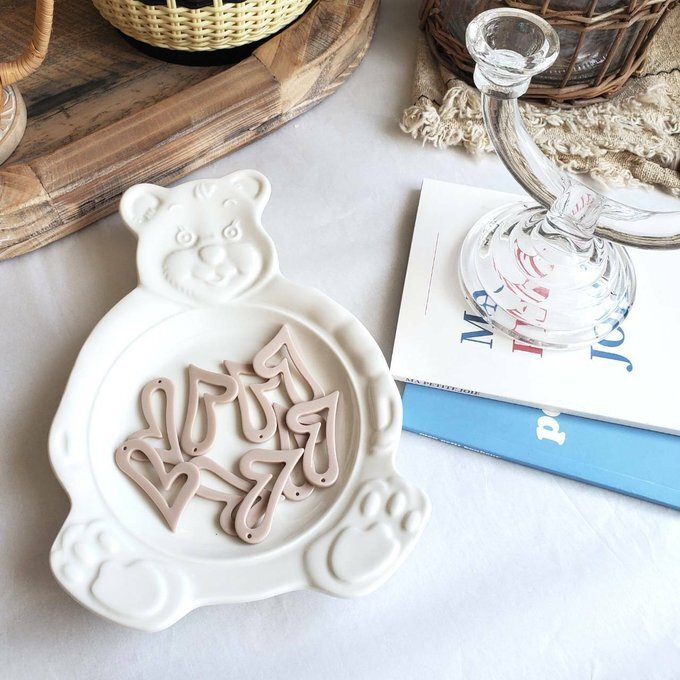 ＼今だけ クーポン ！11/20~11/27 限定 ／ (4個)　大人可愛い　ハート　アクリルパーツ　ハンドメイド..