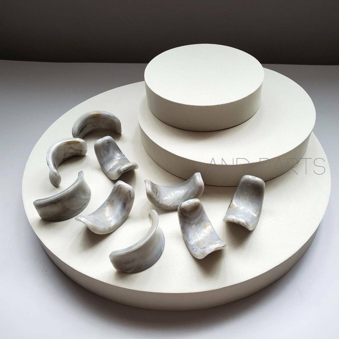 ＼今だけ クーポン ！11/20~11/27 限定 ／ (4個)　立体半円型 　アクリルパーツ　アクセサリーパーツ　..