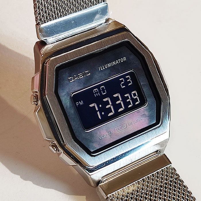 CASIO “STANDARD PREMIUM”A1000M-1BJF 白蝶貝＋フルメタルカシオ 国内正規品 レトロプレミアム ユニセックスに対応 レトロ 昭和感 父の日 母の日 マザーオブパール