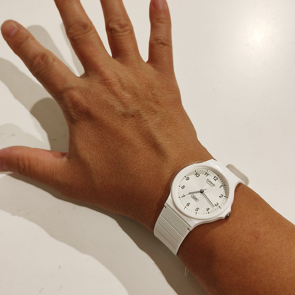 Rakuten - カシオ CASIO CLASSIC 腕時計 MQ-24B-7BJF ホワイト