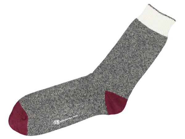 　コペンハーゲン発のデモクラティックソックス。 他の北欧系のソックスブランドと違ってさり気ないシャレ感が。。。 ミックスのクルーソックス。着こなしを選ばず、普段使いに最適、肉厚な素材感で、雰囲気も良し。季節を問わず活躍してくれます。色違いで揃えて、デイリーユースに！ 。9部丈からのチラ見せ！いいと思います！ コットンの風合いに絶妙なフィット感！当店イチオシのソックスです！ サイズ：24.5〜27.5cm位 (メンズ) 素材：コットン93％ ナイロン6% ポリウレタン1％ Made in Turkey ※画面の色は、ブラウザや設定により実物と若干異なる場合があります。予めご了承の上、お買い求め下さい。“DEMOCRATIQUE SOCKS” from Copenhagen. 　 Democratique SocksはDENMARKの首都 Copenhagen で2011年に創設されました。 デザイナーのYacob Christiansenは、15年のアパレル業界での経験を基に、デザイン、履き心地、耐久性、価格と全てに満足出来る靴下を目指して自身が納得できる靴下を提供している。 この2年で靴下のデザインは75種類以上にも及び、主にソリッドカラー、ドット、ストライプ、ユニークな模様などを用いている。定番を継続しつつ常にキャッチーで新鮮な新作を提案していきます。最近では、DENMARKの"Soulland"とのコラボレーションでPARISのcolette でも展開中です。 《 DEMOCRATIQUE SOCKSの取扱商品全てを見る》