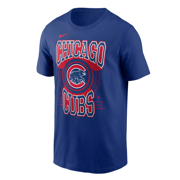 シカゴ・カブスクラブバナーTシャツ！ NIKE×MLBのシカゴ・カブス半袖Tシャツ、2026年秋冬モデル！ 鈴木誠也選手、今永昇太選手が所属する(26.7現在)、シカゴ・カブスのウェア。 柔らかいコットン素材を使用し、快適な着心地。 カブスの応援にはもちろん、普段着や移動着などにもオススメのウェアです。 本商品は、MLB公式ライセンス商品です。 素材 コットン100% カラー ロイヤルブルー サイズ アメリカンサイズ規格。日本サイズより大きめ。 S：身丈71cm、身幅49cm、肩幅43.6cm、袖丈23.3cm M：身丈72cm、身幅53cm、肩幅45cm、袖丈24cm L：身丈74cm、身幅57cm、肩幅46.4cm、袖丈24.6cm XL：身丈76cm、身幅62cm、肩幅48.8cm、袖丈25.2cm 2XL：身丈78cm、身幅67cm、肩幅51.2cm、袖丈25.8cm 備考 ※商品はヤマトネコポス便で発送され、ポストに直接投函されます。複数ご注文時などは、宅配便で発送する場合があります。 関連商品【2026モデル】ナイキ ロサンゼルス・ドジャース 半袖 Tシャツ L...【2026モデル】ナイキ ロサンゼルス・ドジャース ゴールドコレクショ...【2026モデル】ナイキ ロサンゼルス・ドジャース ゴールドコレクショ...6,499円6,499円6,499円【2026モデル】ナイキ ロサンゼルス・ドジャース 半袖 Tシャツ L...【2026モデル】ナイキ トロント・ブルージェイズ 半袖 Tシャツ T...【2026モデル】ナイキ ニューヨーク・ヤンキース 半袖 Tシャツ N...6,499円6,499円6,499円ナイキ シカゴ・カブス 半袖 Tシャツ ノベルティー Cicago C...ナイキ サンディエゴ・パドレス 半袖 Tシャツ ノベルティー San ...ナイキ サンディエゴ・パドレス 半袖 Tシャツ ベースボールシャツ M...6,776円6,776円6,776円ナイキ ロサンゼルス・ドジャース 半袖 Tシャツ ノベルティー Los...ナイキ ニューヨーク・ヤンキース 半袖 Tシャツ ベースボールシャツ ...ナイキ ニューヨーク・ヤンキース 半袖 Tシャツ ノベルティー New...6,776円6,776円6,776円