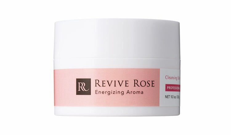 商品詳細 商品名 Revive Rose（リバイブローズ） クレンジングバーム 300g 内容量 300g 全成分 パルミチン酸エチルヘキシル、トリ(カプリル酸/カプリン酸)グリセリル、トリイソステアリン酸PEG-20グリセリル、ポリエチレン、オリーブ果実油、ダイマージリノール酸水添ヒマシ油、ニオイテンジクアオイ油、ニュウコウジュ油、トコフェロール、スクワラン、水、BG、グリチルレチン酸ステアリル、ダマスクバラ花油、ハチミツ、ペンチレングリコール、乳酸桿菌/セイヨウナシ果汁発酵液、乳酸桿菌/ブドウ果汁発酵液、酒粕エキス、デキストリン、マルトデキストリン、サッカロミセス溶解質エキス、加水分解酵母エキス、乳酸桿菌/ローヤルゼリー発酵液、ザクロエキス、シゾサッカロミセス/イチジク果実発酵液、スフィンゴ糖脂質、水添レシチン、水溶性コラーゲン、セイヨウニンジンボク果実エキス、チャカテキン、ユビキノン、リゾレシチン ※効果効能については個人差があります。 合わない場合は利用を中止してください。 ご使用方法 ・適量を手に取り、手のひらで温めてから顔全体になじませます。 ・その後、スポンジで拭き取ります。 注意事項 ・傷・湿疹等お肌に異常のあるときは使用しないでください。 ・お肌に赤み・かゆみ・刺激等の異常が現れたときは、使用を中止し、皮フ科医等へご相談ください。 そのまま使用を続けると症状が悪化することがあります。 ・目に入らないように注意し、目に入ったときは、こすらずにすぐ洗い流してください。 ・極端に高温・低温の場所、直射日光のあたる場所には保管しないでください。 ・乳幼児の手の届かない場所に保管してください。 ・開封後はお早めにご使用ください。 販売元 株式会社ハイサイド 生産国 日本 広告文責 スターベイビューティー 042-808-9883 区分 化粧品 商品の廃盤・欠品及びリニューアル メーカー様の都合上、予告なしに商品が欠品及び廃盤、またはリニューアルされる場合があります。ご理解ご了承お願い致します。瞬時にとろけて、柔らかなピュア肌に仕上げるクレンジング!! こっくりバームが肌にのせた瞬間とろけるようになじみ、メイクや毛穴の奥の汚れを浮かせます。 乾燥しがちな大人の肌をやさしくほぐし、うるおいを守りながら柔軟な肌へ導きます。