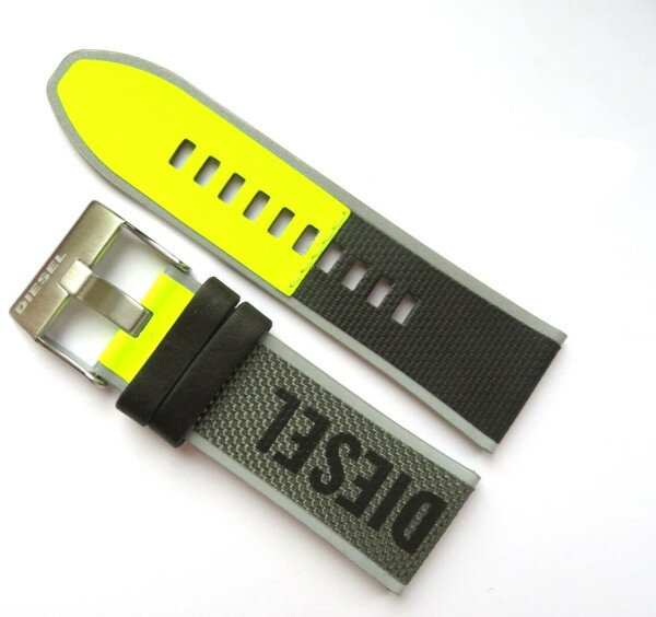 レンツォ・ロッソとアドリアノ・ゴールドシュミッドによりGenius Group、14ブランドのうちの一つとして誕生したイタリアブランドDIESEL。既成概念にとらわれないスタイルが自分の個性を表現する人々に絶大な人気を誇るストリートブランドです。高級ジーンズのブランドとして日本でもお馴染みですね。本製品はディーゼルのDZ7429用のレザーベルトです。他に28mmのフラットなラグ幅の時計にマッチします。お手元の消耗したベルトと交換してみてはいかがでしょうか。 ◆DIESEL DZ7429 交換ベルト ◆レザーベルト ◆28mmのフラットなラグ幅の時計に対応 ■納期海外代理店からの取り寄せのため、発送までに約1週間から3週間程度いただいております。 ■備考商品の色、素材感等は撮影時の照明や、お手元のPC環境で実際の商品と微妙に異なる場合がございますがあらかじめご了承頂けますようお願いいたします。◆DIESEL DZ7429 交換ベルト