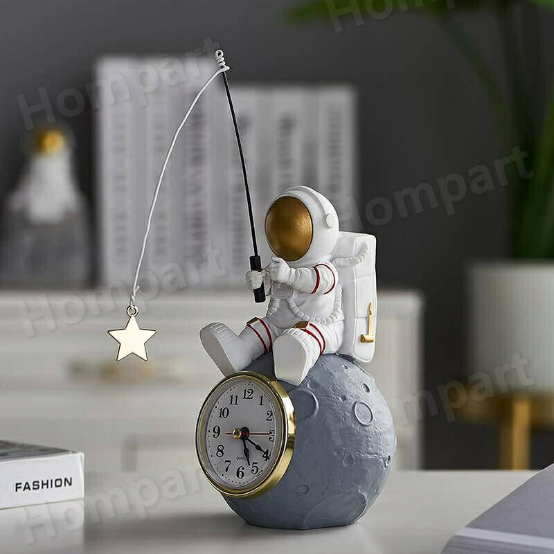 STAR FIELD 358の【2026新品】【SALE！】宇宙飛行士 卓上時計 置き時計 宇宙飛行士時計 置き時計 置時計 電池式 おしゃれ リビングルーム ベッドルーム プレゼント ギフト 贈り物 お祝い 新生活 子供 知育 勉強 かわいい 時計 卓上｜アングル2