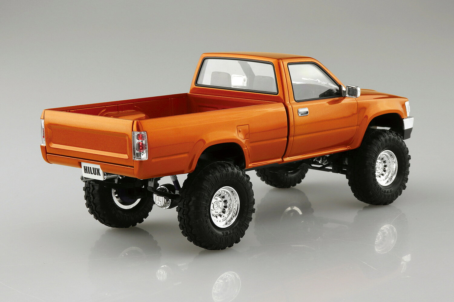 ホビー&雑貨のお店 スターゲートのアオシマ プラモデル 1/24 ザ・チューンドカー No.65 RN80 ハイラックス ロングベッド リフトアップ ’95 トヨタ｜アングル2