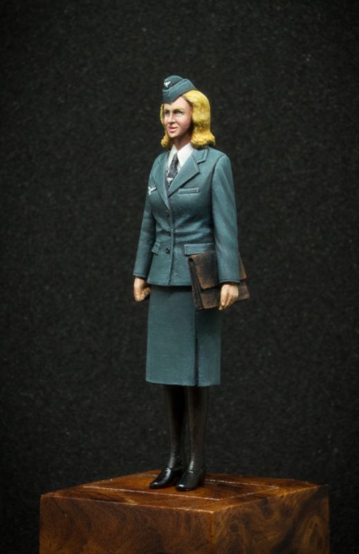 パッションモデルズ 1/35 WW2ドイツ空軍女性通信補助員 P35F012