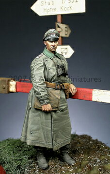 ホビー&雑貨のお店 スターゲートのアルパインミニチュアズ プラモデル 1/35 ドイツ将校 ＃1 WW2 AM35054｜アングル2