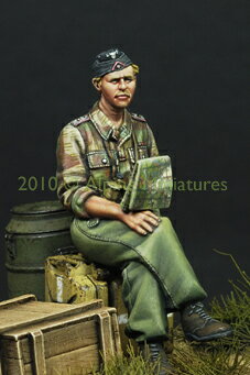 ホビー&雑貨のお店 スターゲートのアルパインミニチュアズ プラモデル 1/35 ドイツ戦車兵将校 夏服 2ヘッド付 AM35099｜アングル2