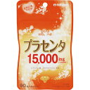 ◆商品説明 3粒あたり15000mgのプラセンタを含む健康補助食品です。毎日の美容・健康維持にお役立てください。 ◆お召し上がり方 栄養補助食品として1日3粒を目安にそのまま水またはぬるま湯と一緒にお召し上がりください。 ◆使用上の注意 ・本品は、自然原料を使用しているため、粒の色が若干変わることがありますが、品質には影響ありません。 ・開封後はなるべく早めにお召し上がりください。 ・カプセルどうしがくっつくことがありますが、スプーンなどで軽くかき混ぜると離れます。 ・乳幼児の手の届かないところに保管してください。 ・体質や体調によって、まれに体に合わない場合があります。その場合は摂取を中止してください。 ・授乳・妊娠中の方、乳幼児および小児は摂取をお控えください。 ・療中の方は主治医にご相談ください。 ・食品によるアレルギーが認められる方は、原材料名をご確認ください。 ・食生活は、主食、主菜、副菜を基本に、食事のバランスを。 ◆保存方法 直射日光や湿気の多いところを避け、涼しいところに保存してください。 ◆原材料名 サフラワー油、プラセンタエキス末、ヒアルロン酸、プロテオグリカン含有サケ鼻軟骨抽出物、ゼラチン、グリセリン、ミツロウ、グリセリン脂肪酸エステル、カラメル色素 ◆栄養成分表示：3粒(1.41g)当たり エネルギー：8.23kcal、たんぱく質：0.60g、脂質：0.60g、炭水化物：0.12g、ナトリウム：6.70mg ◆主な内容成分：3粒中 プラセンタエキス：15000mg(生胎盤換算) (プラセンタエキス末：300mg)