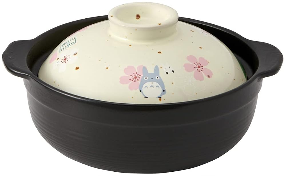 商品情報 商品の説明 土鍋は陶器製で割れやすいです使用前に必ず説明書を確認して使用してください目止め等の準備お手入れ方法を必ず説明書を確認して下さい上品な食器はプレゼントにも喜ばれ特別なギフトとしてご利用いただけます容量は1～2人用ガス火・電子レンジ・オーブン使用OKストーブの上での使用はお避け下さい 主な仕様 サイズ:縦19×横23x高さ11.6cm 素材・材質:陶土（土）