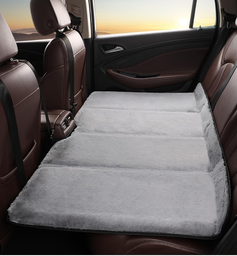 【特徴】ポータブル 【カラー】グレー、ブラウン、ブラック 【設置簡単！車用マットレス】 簡単に設置できる便利なマットレスです。 従来の空気ポンプタイプと違い、空気漏れの心配もなく、 後部座席に敷いて付属のベルトをヘッドレスト に取り付けるだけで簡単に使用できます。 家族旅行やソロキャンプなど、長時間のドライブに最適で、 後部座席の段差を解消してフラットにすることで、 快適な寝具としても利用可能です。 また、マットレスを半分に折りたたんで、片方を荷物置き、 もう片方を座席として使うこともでき、非常に実用的です。 【商品詳細】 展開サイズ：130 cmx 80 cm; 収納サイズ：80cm x45cmx14cm。 道路で使用しないときは、かーに積んでも十分なスペースがあります。 素材：PVCボード、ポリエステル; 耐荷重300KG。 ほとんどのファミリーカー、SUV、MPVにフィットします （購入前に車のサイズを確認してください）。 【ふわふわ柔らかな肌触り】 上質なポリエステルとフランネル生地を使用し、 柔らかくなめらかな肌触りを実現しています。 長時間座っても疲れにくい設計で、体圧を均等に分散します。 また、中空中綿を採用し、軽さや保温性、ふわふわ感を提供。 毛足が長く、コロコロしても毛が抜けにくく、 掃除が簡単で使い勝手が良いです。 【多用途対応】 車中泊、キャンプ、長距離ドライブなど、 さまざまなシーンで活躍します。 コンパクトに収納でき、 セダンやSUVなどほとんどの車に対応可能。 どこでも快適な睡眠を提供し、アウトドア旅行やバーベキュー、 釣りなどの活動をサポートします。 寝心地の良さで、車内でも自然な休息が取れるため、 より良い自動車体験ができます。【特徴】ポータブル 【カラー】グレー、ブラウン、ブラック 【設置簡単！車用マットレス】 簡単に設置できる便利なマットレスです。 従来の空気ポンプタイプと違い、空気漏れの心配もなく、 後部座席に敷いて付属のベルトをヘッドレスト に取り付けるだけで簡単に使用できます。 家族旅行やソロキャンプなど、長時間のドライブに最適で、 後部座席の段差を解消してフラットにすることで、 快適な寝具としても利用可能です。 また、マットレスを半分に折りたたんで、片方を荷物置き、 もう片方を座席として使うこともでき、非常に実用的です。 【商品詳細】 展開サイズ：130 cmx 80 cm; 収納サイズ：80cm x45cmx14cm。 道路で使用しないときは、かーに積んでも十分なスペースがあります。 素材：PVCボード、ポリエステル; 耐荷重300KG。 ほとんどのファミリーカー、SUV、MPVにフィットします （購入前に車のサイズを確認してください）。 【ふわふわ柔らかな肌触り】 上質なポリエステルとフランネル生地を使用し、 柔らかくなめらかな肌触りを実現しています。 長時間座っても疲れにくい設計で、体圧を均等に分散します。 また、中空中綿を採用し、軽さや保温性、ふわふわ感を提供。 毛足が長く、コロコロしても毛が抜けにくく、 掃除が簡単で使い勝手が良いです。 【多用途対応】 車中泊、キャンプ、長距離ドライブなど、 さまざまなシーンで活躍します。 コンパクトに収納でき、 セダンやSUVなどほとんどの車に対応可能。 どこでも快適な睡眠を提供し、アウトドア旅行やバーベキュー、 釣りなどの活動をサポートします。 寝心地の良さで、車内でも自然な休息が取れるため、 より良い自動車体験ができます。
