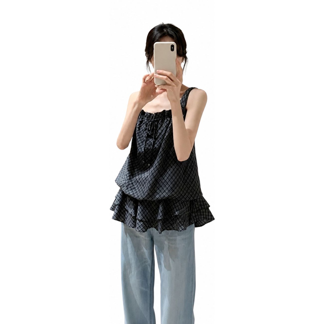 　　　 ◆◇◆売れている秘密◆◇◆ [XL] バスト:112 着丈:63 【大人可愛いチェック柄】落ち着いた配色が魅力のレディース キャミソールは、涼しげなシアー感と立体的なフリルデザインが特徴です。デコルテラインを綺麗に見せるストラップ仕様で、女性らしさを引き立てます。トレンド感のあるチェック柄 キャミソールは、着るだけで爽やかな夏の装いを演出します。 【シルエットの変化を楽しむ】ドローストリング仕様のフリルブラウスは、ウエスト部分を絞ることでお好みのシルエットに調整可能です。ふんわりとした裾の広がりが体型をカバーし、スタイルを美しく演出します。軽やかに揺れるノースリーブ トップスは、夏のコーディネートに華やかさを添えます。 【心地よい着用感】肌触りの良い軽やかな生地を採用した夏 トップス キャミソールは、汗ばむ季節でも快適にお過ごしいただけます。海辺でのリゾート キャミソールとしてはもちろん、カーディガンやシャツを羽織ることで、タウンユースからオフィスカジュアルまで幅広いシーンで活躍する一枚です。 【お手入れ簡単な日常着】ご家庭で洗濯機洗いができるカジュアルキャミソールは、デイリー使いに重宝します。型崩れしにくく、お手入れが簡単なため、いつでも清潔感を保てます。細部まで丁寧に仕上げられたレディース トップスは、型崩れを気にせず長く愛用できる信頼の仕上がりです。 　　　◆◇◆注意事項◆◇◆ご覧のモニターの環境、撮影環境により実物と色味が異なって見える場合がございます。湿った状態で他のものと擦り合わせると色が移る恐れがあります。濃色品の洗濯時は、白色、淡色と分けて洗ってください。説明 【商品紹介】 ◆[XL] バスト:112 着丈:63 ◆【大人可愛いチェック柄】落ち着いた配色が魅力のレディース キャミソールは、涼しげなシアー感と立体的なフリルデザインが特徴です。デコルテラインを綺麗に見せるストラップ仕様で、女性らしさを引き立てます。トレンド感のあるチェック柄 キャミソールは、着るだけで爽やかな夏の装いを演出します。 ◆【シルエットの変化を楽しむ】ドローストリング仕様のフリルブラウスは、ウエスト部分を絞ることでお好みのシルエットに調整可能です。ふんわりとした裾の広がりが体型をカバーし、スタイルを美しく演出します。軽やかに揺れるノースリーブ トップスは、夏のコーディネートに華やかさを添えます。 ◆【心地よい着用感】肌触りの良い軽やかな生地を採用した夏 トップス キャミソールは、汗ばむ季節でも快適にお過ごしいただけます。海辺でのリゾート キャミソールとしてはもちろん、カーディガンやシャツを羽織ることで、タウンユースからオフィスカジュアルまで幅広いシーンで活躍する一枚です。 ◆【お手入れ簡単な日常着】ご家庭で洗濯機洗いができるカジュアルキャミソールは、デイリー使いに重宝します。型崩れしにくく、お手入れが簡単なため、いつでも清潔感を保てます。細部まで丁寧に仕上げられたレディース トップスは、型崩れを気にせず長く愛用できる信頼の仕上がりです。 【洗濯の注意事項】 ★洗濯機洗い可/手洗い可