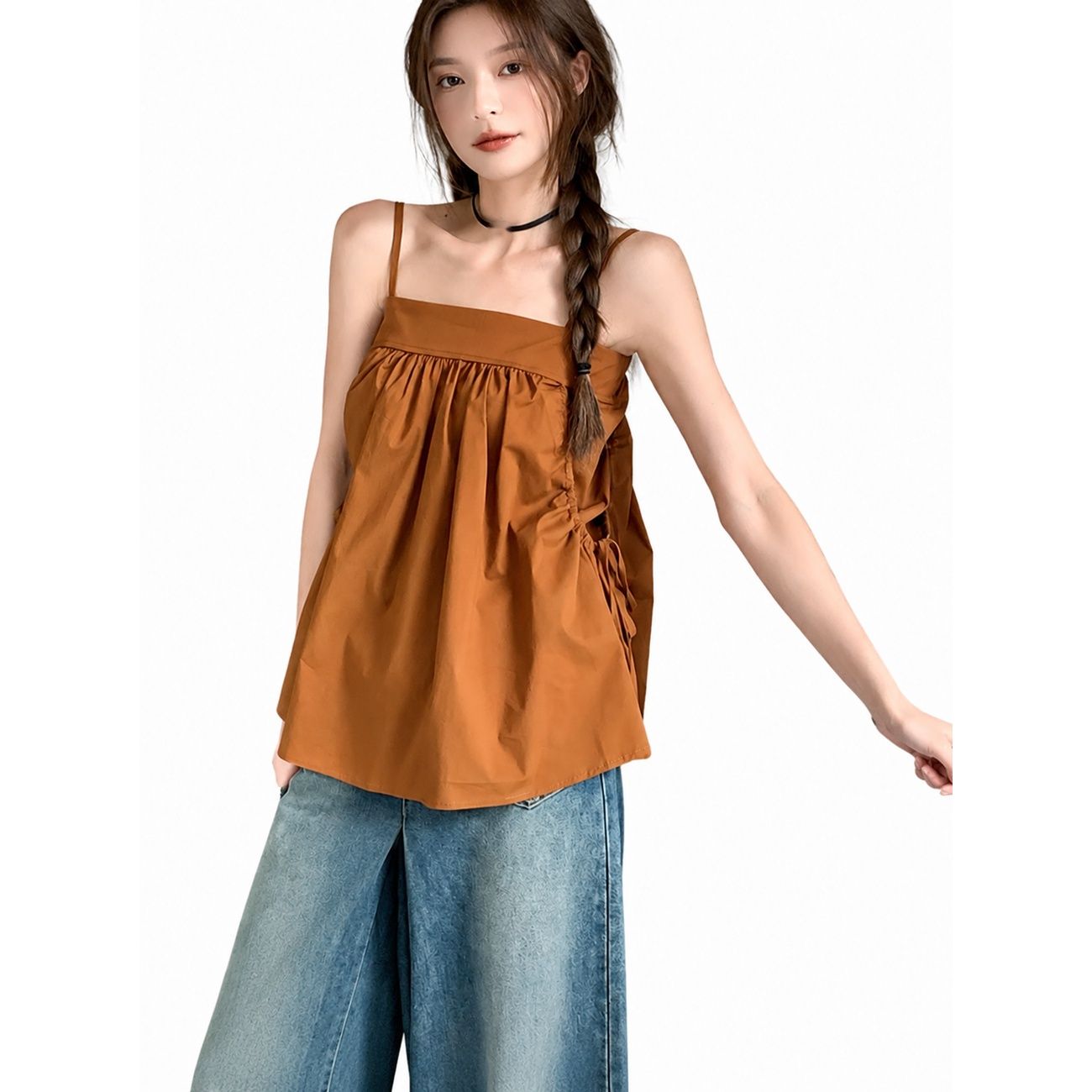 　　　 ◆◇◆売れている秘密◆◇◆ [XL] バスト:112 着丈:63 【洗練された大人可愛いデザイン】サイドにあしらったシャーリングデザインが目を惹く**キャミソール レディース**です。ふんわりとしたギャザーが胸元を華やかに演出し、女性らしさを引き立てます。トレンド感溢れるデザインで、いつものコーデにプラスするだけで一気に垢抜けたお洒落な印象に仕上げてくれます。 【体型カバーと美ラインを両立】お腹周りをさりげなく包み込むゆったりとしたAラインの**キャミソール 春夏**向けトップスです。両サイドのドローストリングを絞ることで、お好みの丈感やシルエットに調節できます。すっきりとした短めの着丈は、ハイウエストのボトムスとも相性抜群でスタイルアップを叶えます。 【軽やかでサラッとした着用感】肌触りが柔らかく、風通しの良い素材を採用した**ノースリーブ トップス**です。軽やかな着心地で、汗ばむ季節でも快適にお過ごしいただけます。締め付け感のないルーズなシルエットなので、お出かけ時はもちろん、リラックスしたい休日のおうち時間にもぴったりです。 【着回し力抜群の優秀アイテム】1枚での着用はもちろん、インナーとしても優秀な**キャミソール ノースリーブ**です。シアートップスやカーディガンを羽織ったり、Tシャツの上に重ねたりと、レイヤードスタイルを幅広く楽しめます。デニムやスラックス、スカートなど、どんなボトムスとも相性抜群です。 　　　◆◇◆注意事項◆◇◆ご覧のモニターの環境、撮影環境により実物と色味が異なって見える場合がございます。湿った状態で他のものと擦り合わせると色が移る恐れがあります。濃色品の洗濯時は、白色、淡色と分けて洗ってください。説明 【商品紹介】 ◆[XL] バスト:112 着丈:63 ◆【洗練された大人可愛いデザイン】サイドにあしらったシャーリングデザインが目を惹く**キャミソール レディース**です。ふんわりとしたギャザーが胸元を華やかに演出し、女性らしさを引き立てます。トレンド感溢れるデザインで、いつものコーデにプラスするだけで一気に垢抜けたお洒落な印象に仕上げてくれます。 ◆【体型カバーと美ラインを両立】お腹周りをさりげなく包み込むゆったりとしたAラインの**キャミソール 春夏**向けトップスです。両サイドのドローストリングを絞ることで、お好みの丈感やシルエットに調節できます。すっきりとした短めの着丈は、ハイウエストのボトムスとも相性抜群でスタイルアップを叶えます。 ◆【軽やかでサラッとした着用感】肌触りが柔らかく、風通しの良い素材を採用した**ノースリーブ トップス**です。軽やかな着心地で、汗ばむ季節でも快適にお過ごしいただけます。締め付け感のないルーズなシルエットなので、お出かけ時はもちろん、リラックスしたい休日のおうち時間にもぴったりです。 ◆【着回し力抜群の優秀アイテム】1枚での着用はもちろん、インナーとしても優秀な**キャミソール ノースリーブ**です。シアートップスやカーディガンを羽織ったり、Tシャツの上に重ねたりと、レイヤードスタイルを幅広く楽しめます。デニムやスラックス、スカートなど、どんなボトムスとも相性抜群です。 【洗濯の注意事項】 ★洗濯機洗い可/手洗い可