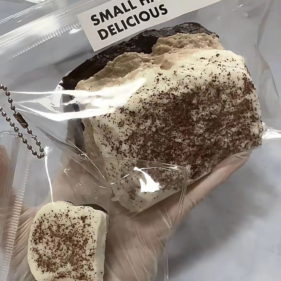 スクイーズ 大サイズ 中サイズ 肉球 ネコ ねこ 低反発 おもちゃ かわいい 握る ストレス解消 もちもち おしゃれ オシャレ Y2K 握って遊ぶ パン ケーキ ドーナツ デザート そっくり アイスクリーム ケーキ startline-10107417 Startline パッケージ画像