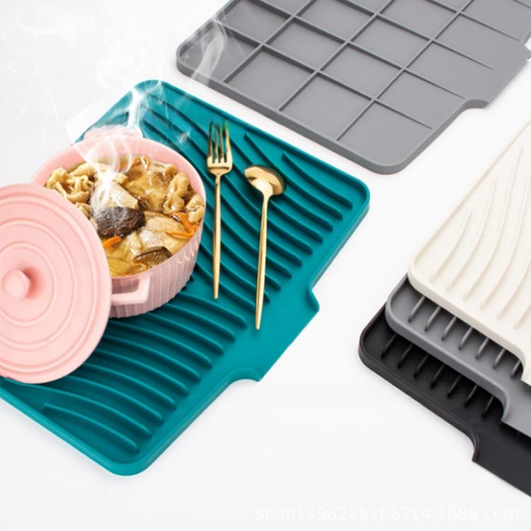 Startlineの折りたたみ 大判 おしゃれ 食器置き 水切りトレー キッチン シンクマット シリコン 食器用 鍋敷き 水切りマット 洗濯可能 台所 コンパクト お皿 水切りマット 洗面台 お手入れ簡単 防カビ 乾燥 水切りカゴ シンプル コンパクト ブラック｜アングル3