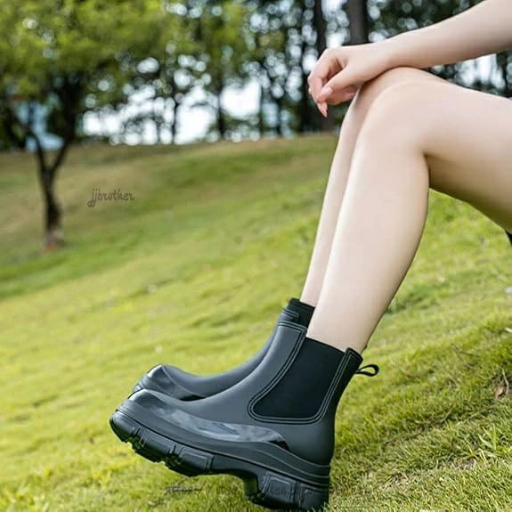 Botas de lluvia de fondo grueso Sapatos de lluvia de mujeres Sapatos de lluvia resistentes al agua Sapatos de lluvia ligeros Sapatos cortos sencillos Cute Sapatos de lluvia 22.5cm-26.0cm Fácil de caminar Sin dolor — vista 2