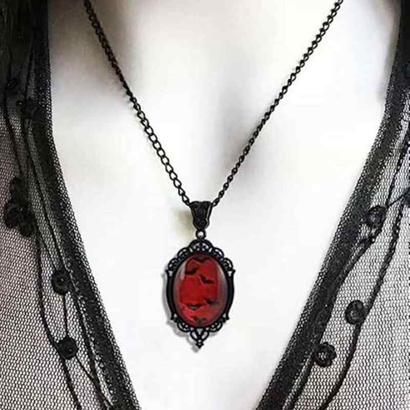 Startlineのゴシック吸血鬼コウモリモチーフ黒色ガラス浮彫細工合金製クロスチェーンペンダント男女兼用首飾りオリジナルデザインファッションアクセサリー個性派ダーク系ミステリアス魅力演｜アングル3